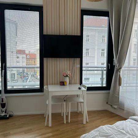 Luxusni Byt V Novostavbe S Balkonem براغ